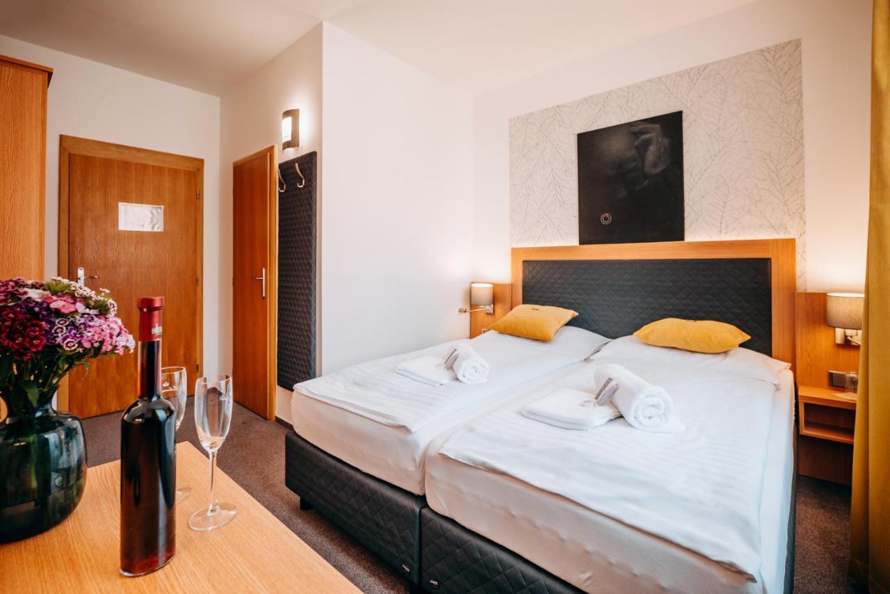 צ'סקה בודיוביצה Hotel Klika מראה חיצוני תמונה