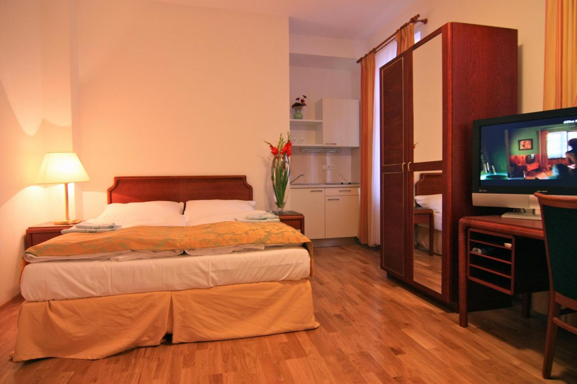 צ'סקה בודיוביצה Hotel Klika מראה חיצוני תמונה