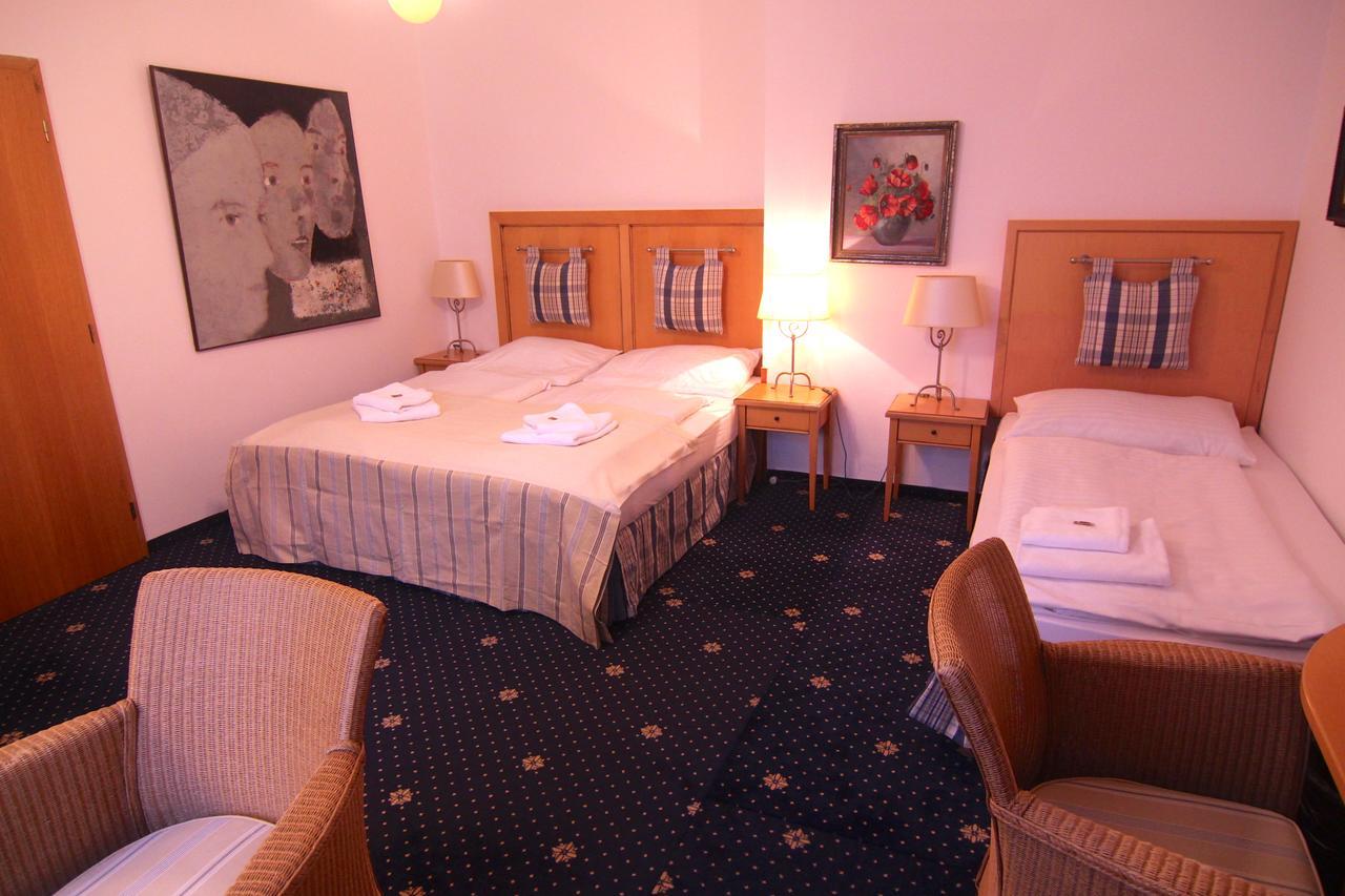 צ'סקה בודיוביצה Hotel Klika מראה חיצוני תמונה