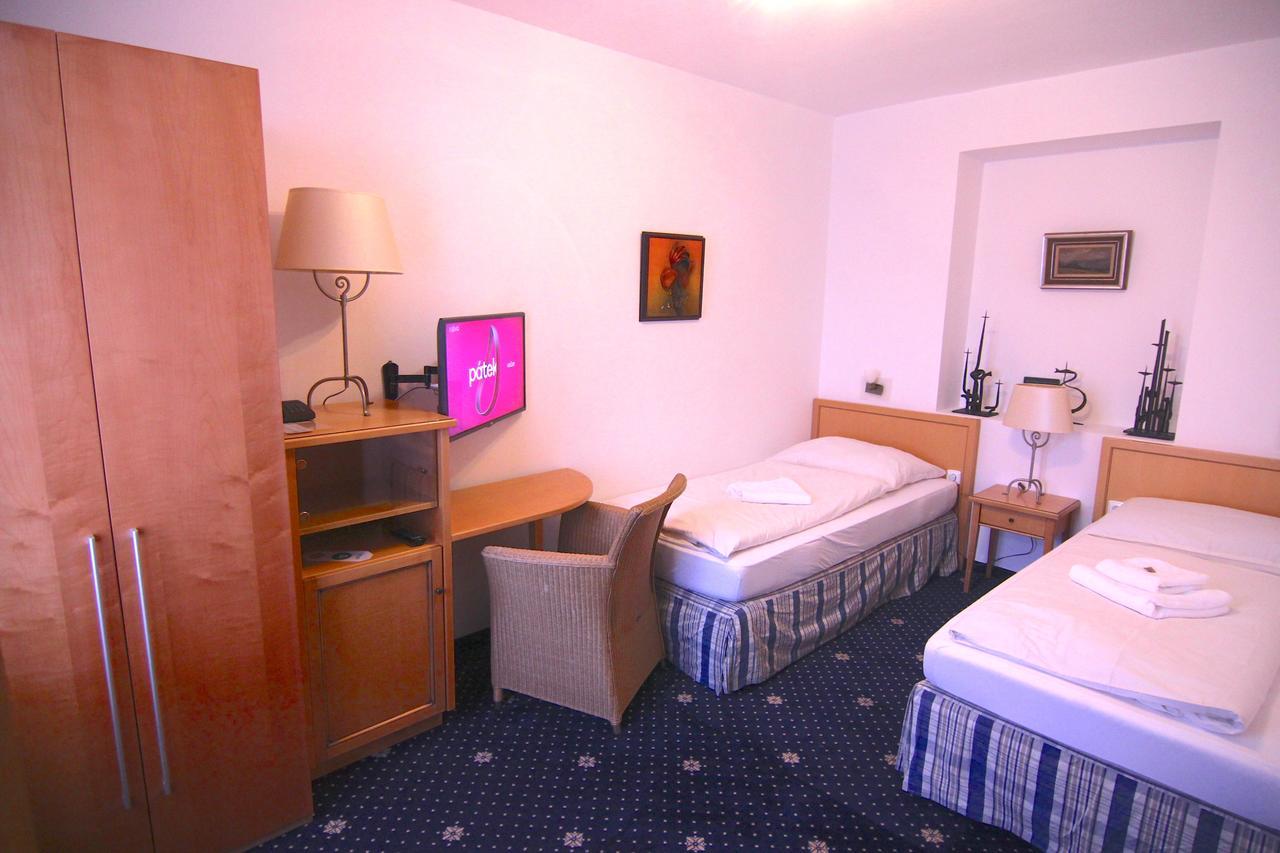 צ'סקה בודיוביצה Hotel Klika מראה חיצוני תמונה