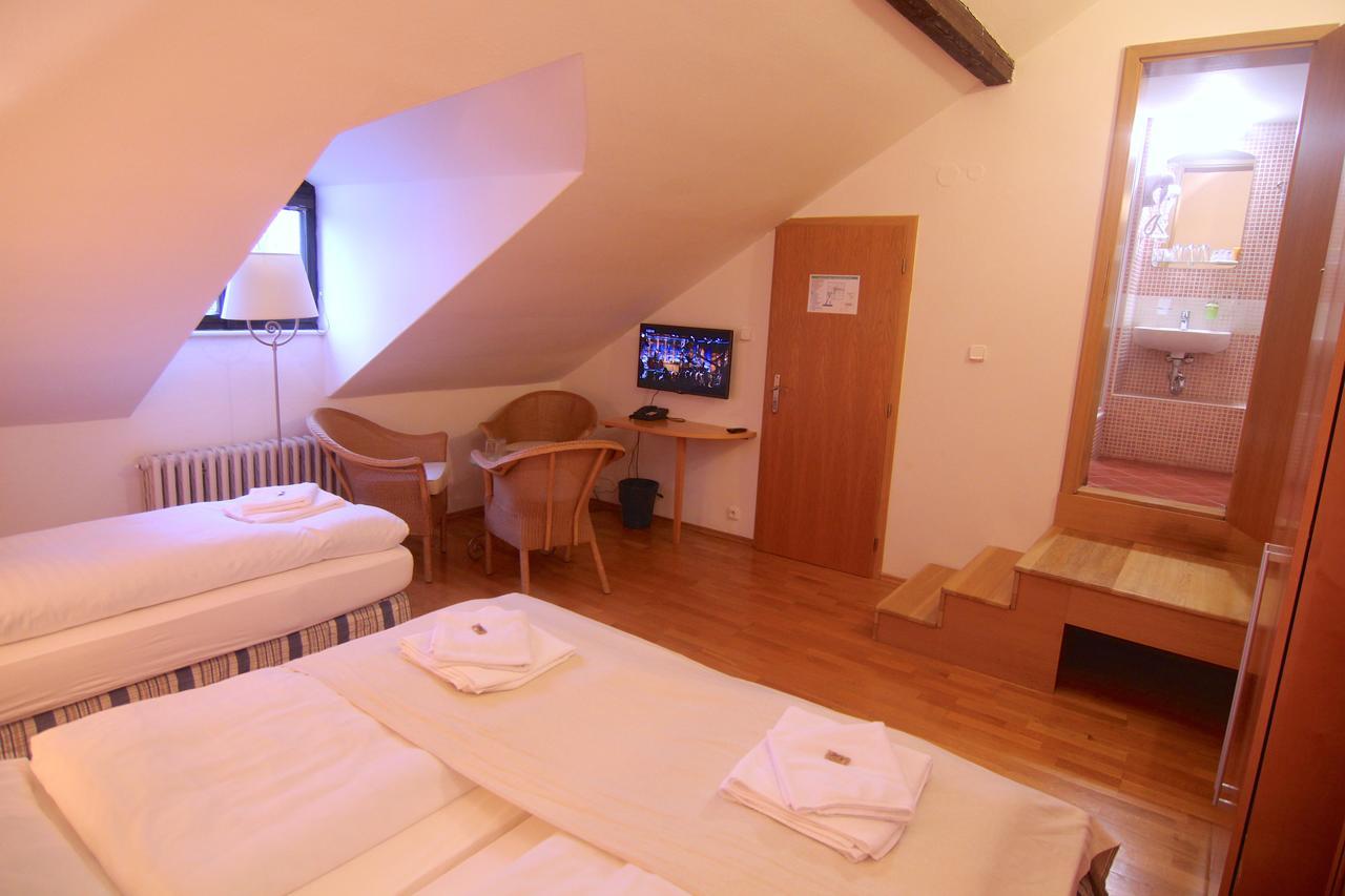 צ'סקה בודיוביצה Hotel Klika מראה חיצוני תמונה